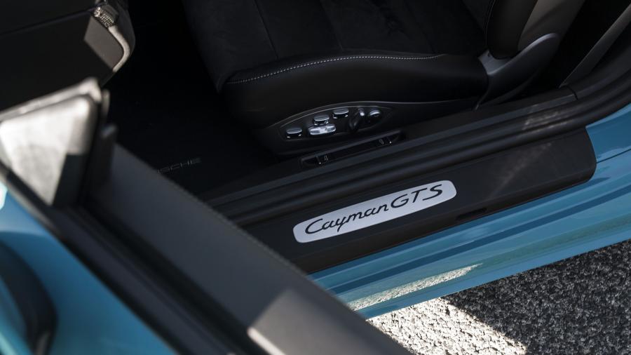 Детали интерьера Porsche 718 Cayman GTS (982C) 2017 года  (WW) (фото 49 из 62)